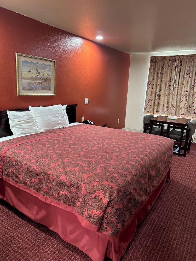 Standard Room, 1 King Bed, Accessible, Non Smoking photo 1