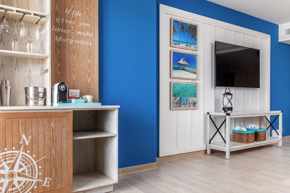 Premium Suite (Swim-up) photo 3