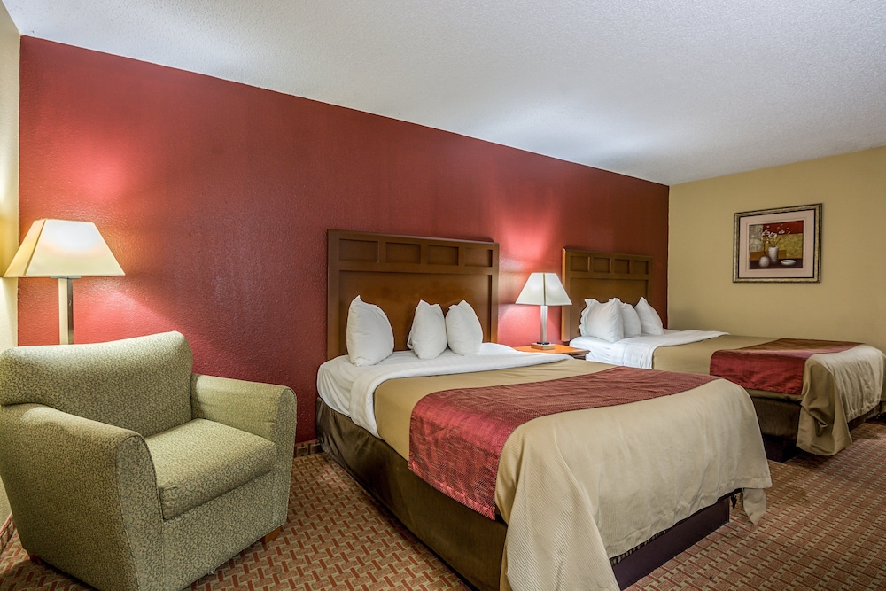 Deluxe Room, 2 Queen Beds, Smoking - Photo 8