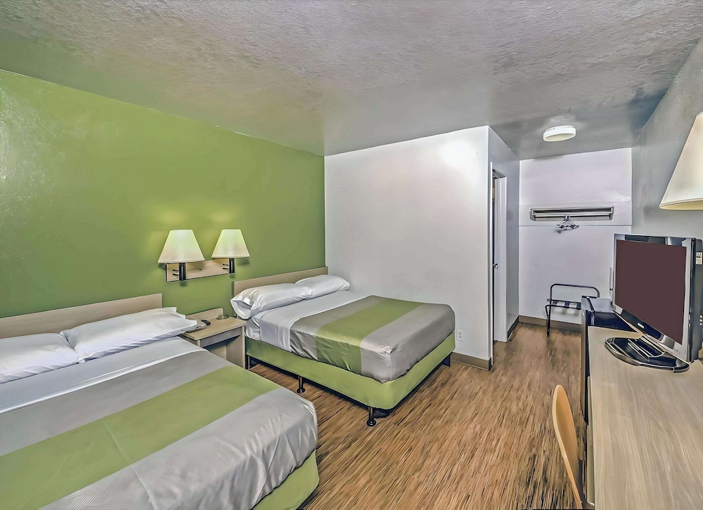 Standard Room, 2 Double Beds, Non Smoking photo 1