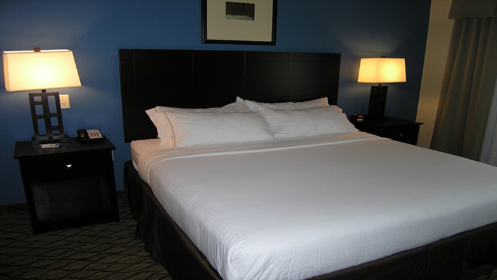 Standard Room, 1 King Bed - Photo 1