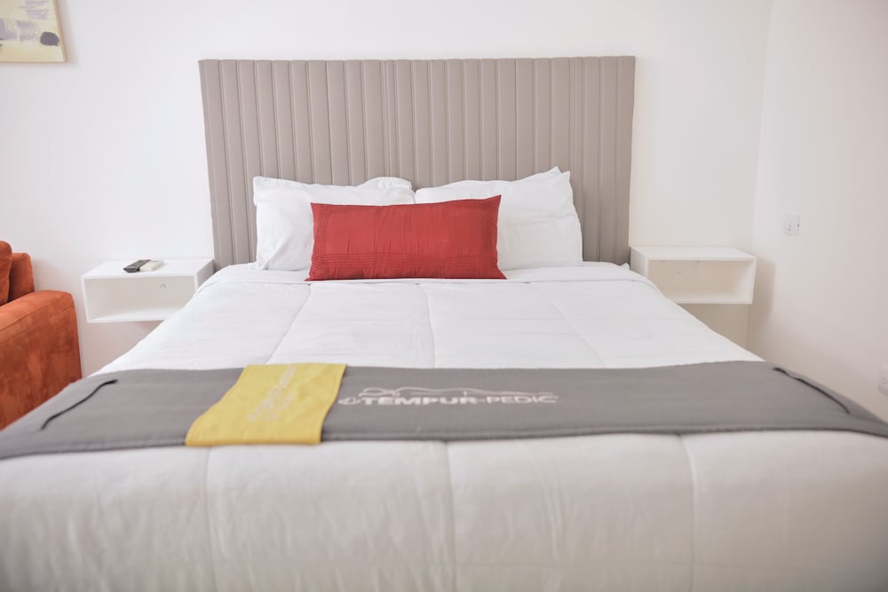 Comfort Single Room, 1 Queen Bed, Private Bathroom photo 3