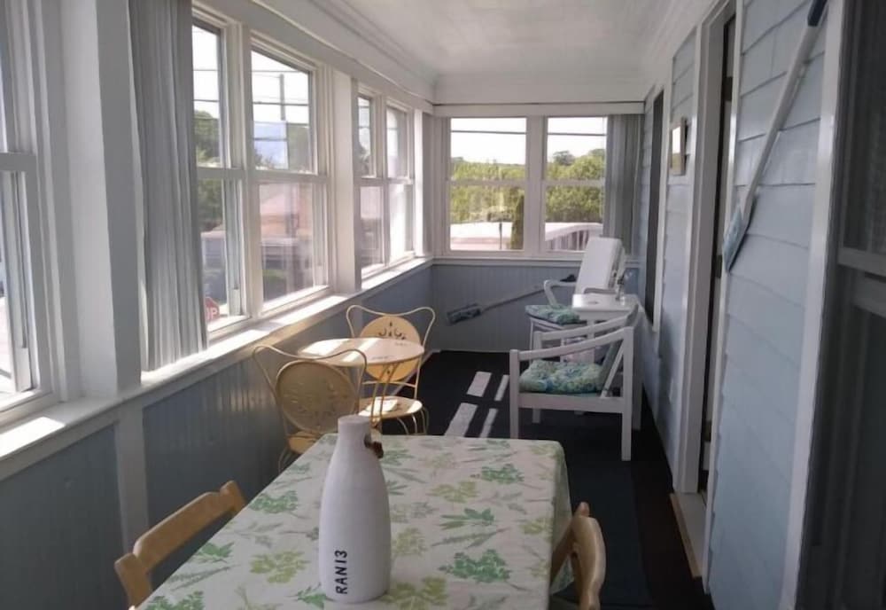 Apartment #4 - 2 bedrooms, full kitchen, enclosed front porch, 2nd floor photo 3
