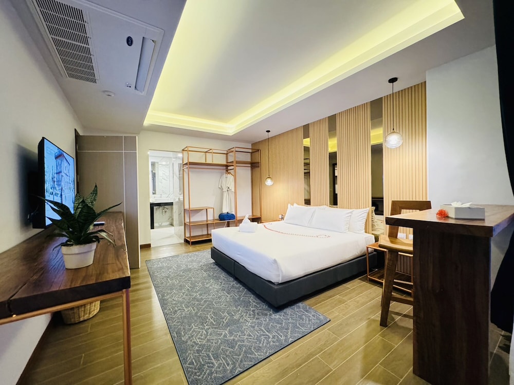 Premium Luxury Suite photo 2