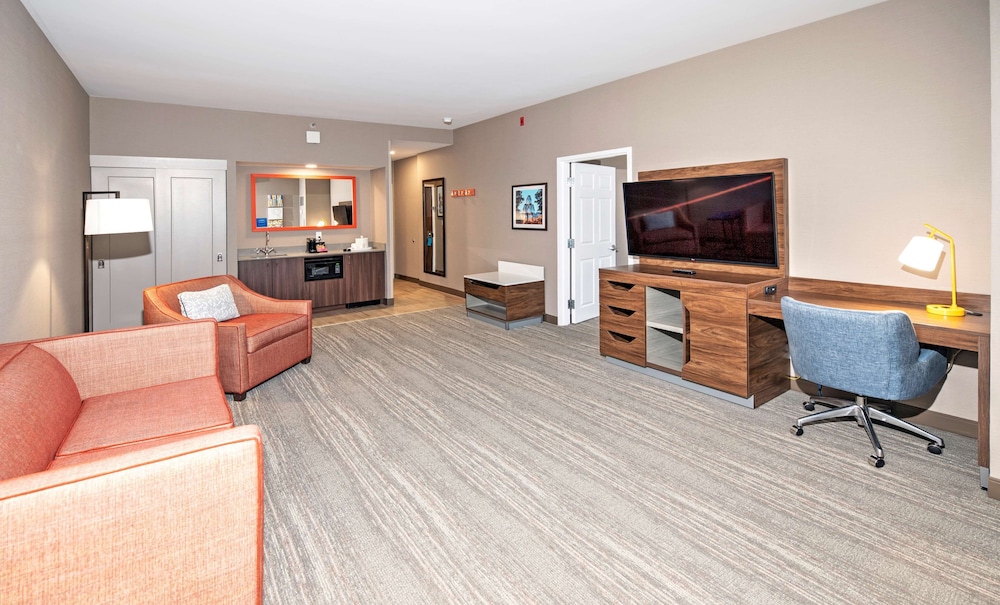 Suite, 1 King Bed, Non Smoking - Photo 9