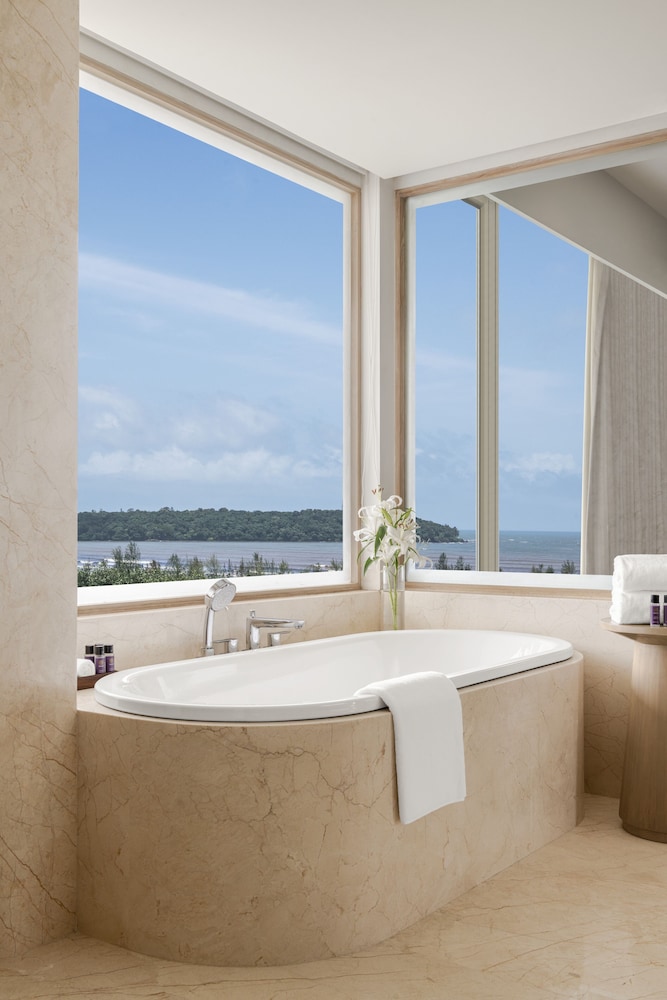 Suite - Photo 8