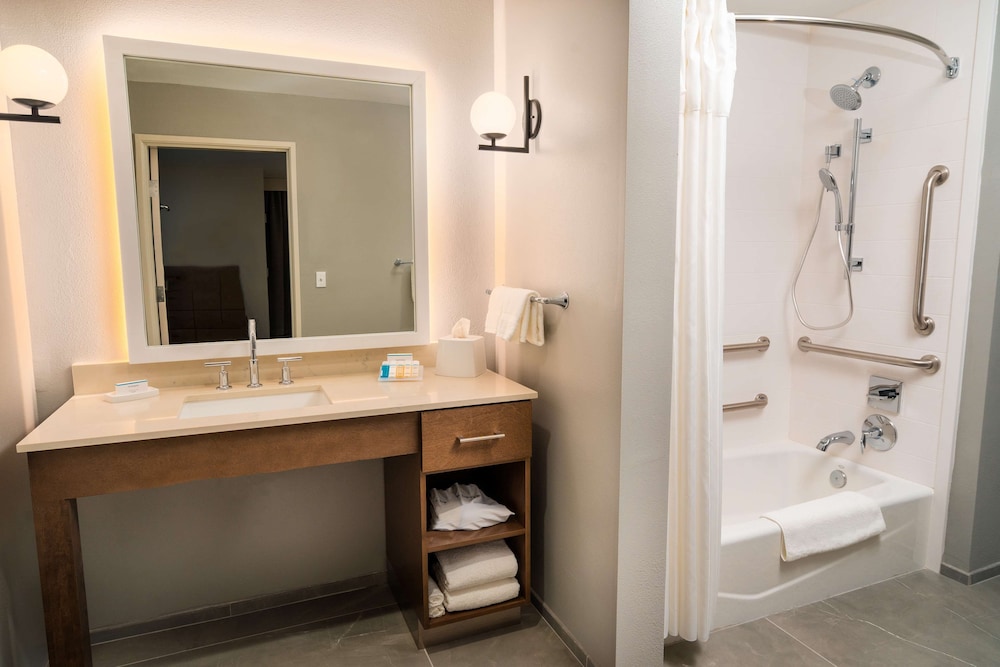 Suite, 2 Queen Beds, Accessible (Hearing) - Photo 6