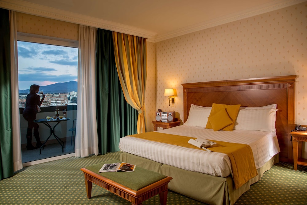 Deluxe Room, 1 King Bed - Photo 1