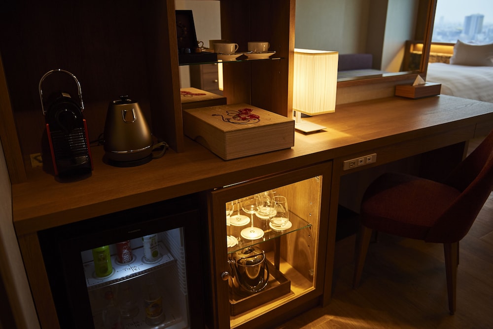 Deluxe Triple Room, Non Smoking (No Tower View)