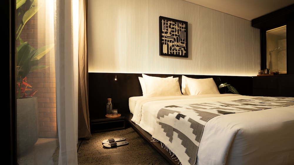 Titik Dua deluxe room - Photo 4