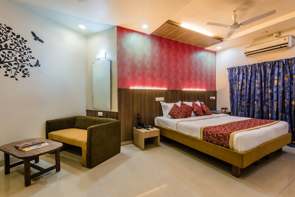 Family Room, 1 Bedroom, City View, Executive Level photo 2