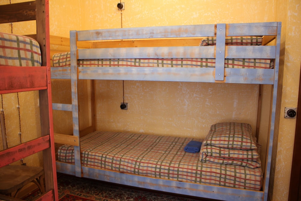 Bed in 6-Bed Dormitory Room photo 1