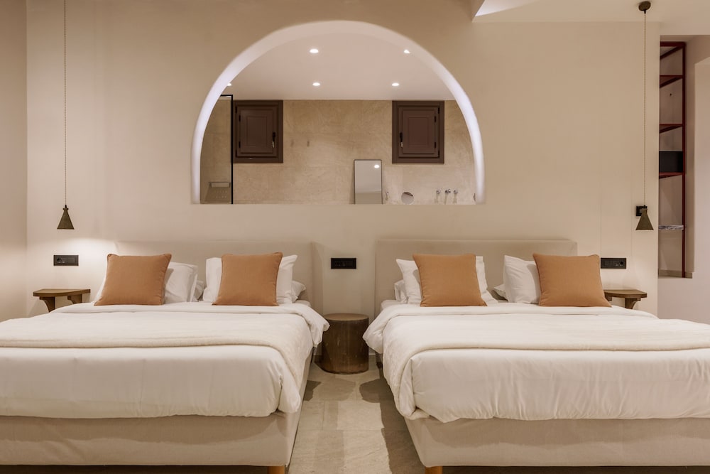 Superior Studio Suite, Poolside - Photo 5
