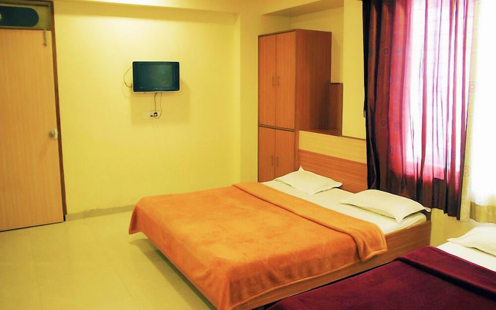 Standard Quadruple Room, 2 Double Beds, City View photo 2