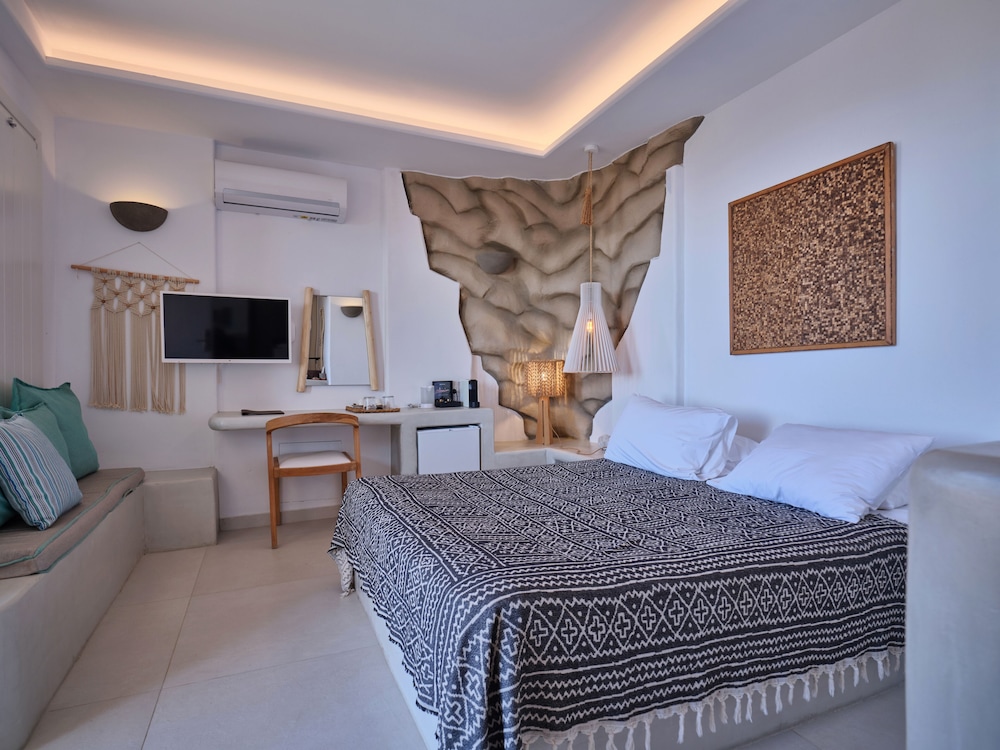 Cave Deluxe Double Room, Outdoor Jetted Tub, Sea View photo 3