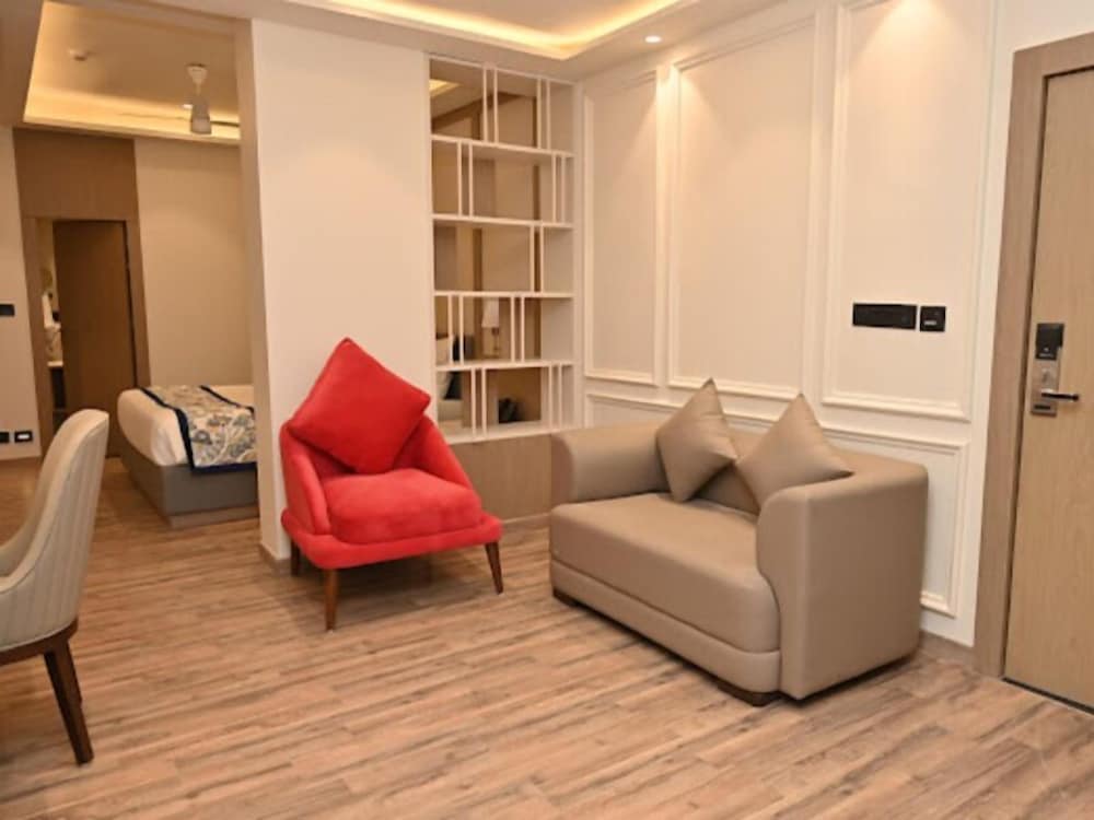 Junior Suite, 1 Bedroom - Photo 5