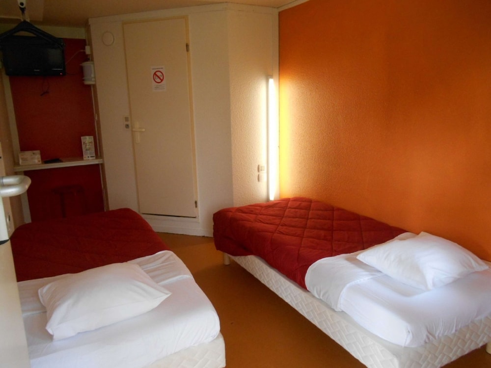 Standard Room, 2 Twin Beds photo 3