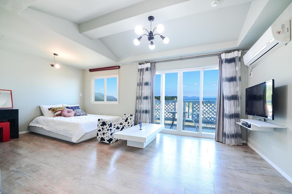 Basic Room, 1 Bedroom (Superman (1F/Private BBQ)) - Photo 1
