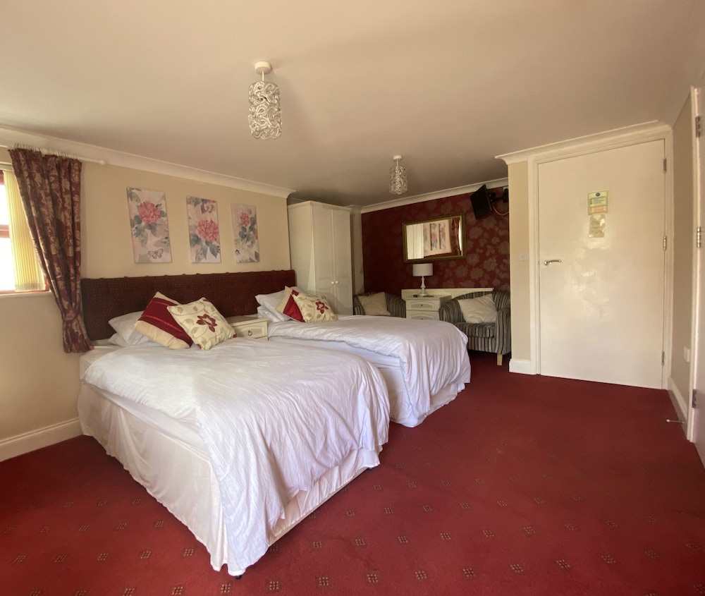Room 8 Twin Room, Accessible (Dog friendly x 1 dog) photo 3