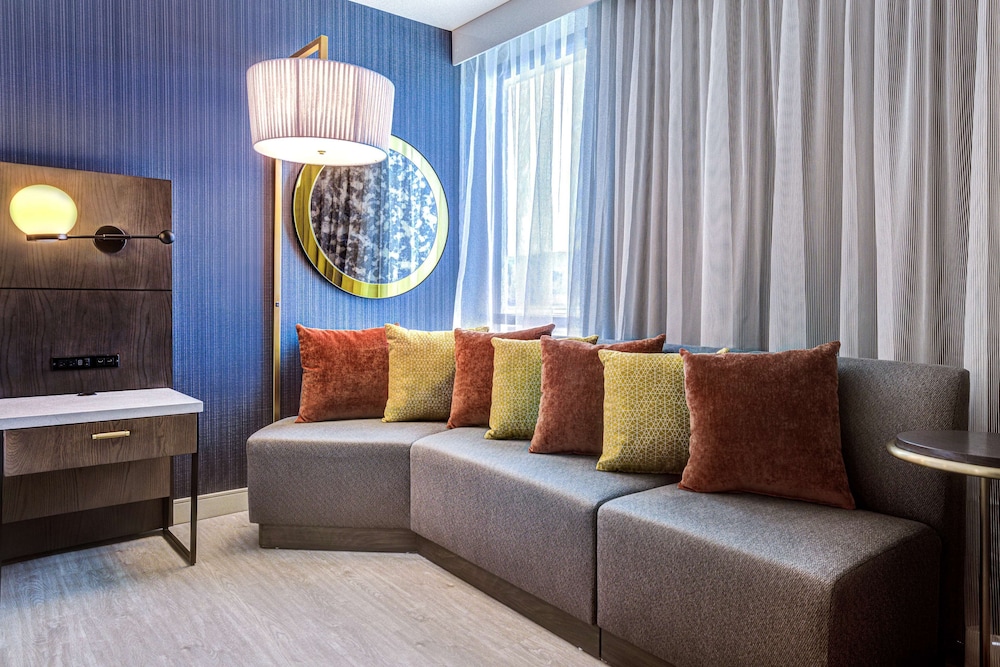 Junior Suite, 1 King Bed - Photo 3