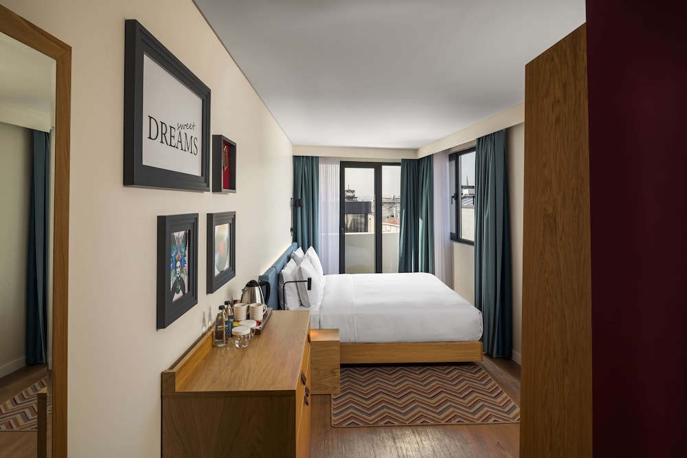 Standard Double Room, 1 King Bed photo 3