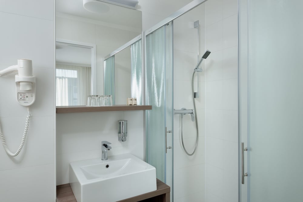 Suite - Photo 5