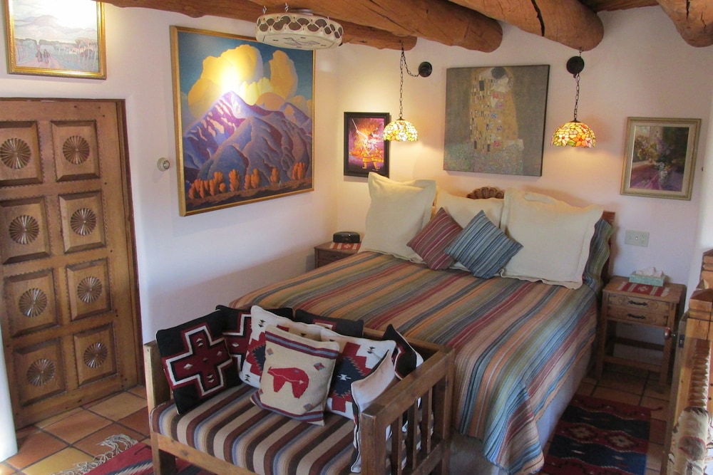 Luxury Penthouse, 1 King Bed, Hot Tub, Mountain View