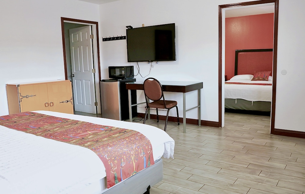 remodeled 2 king beds, suites photo 3