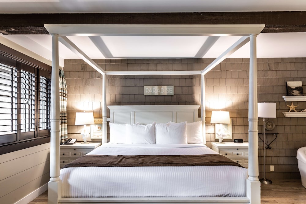 Suite, 1 King Bed, Non Smoking, Balcony photo 3