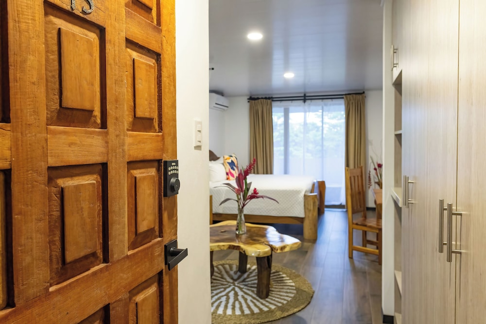 Deluxe King Suite photo 3