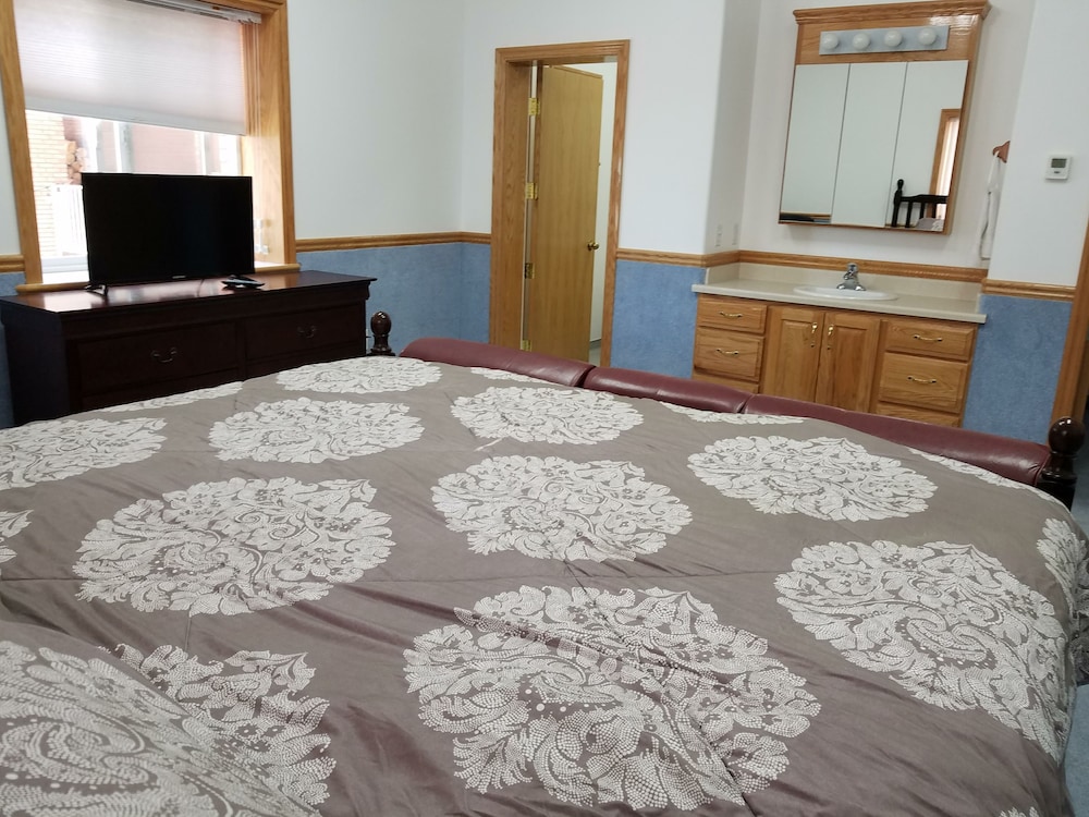 Signature Single Room, 1 King Bed