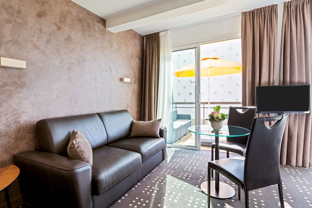 Junior Suite, 1 King Bed, Terrace, Sea View (with Sofabed) - Photo 3
