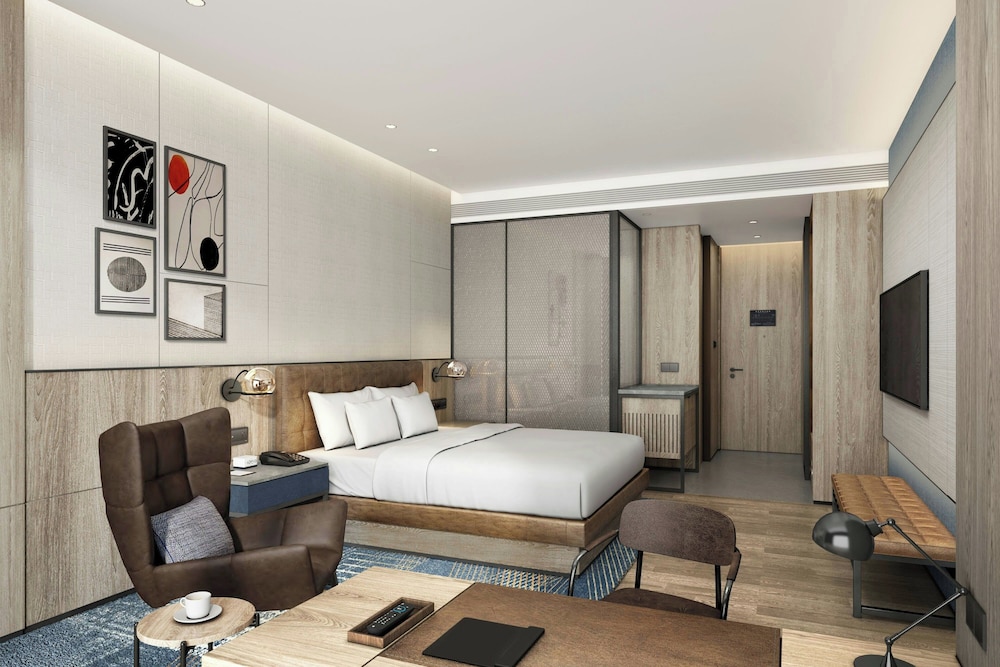 Superior Room, 1 King Bed, City View