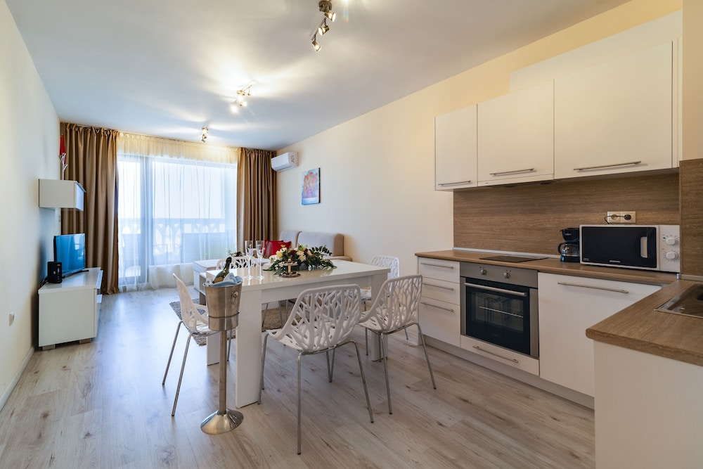 Apartment, 1 Bedroom, Balcony photo 3