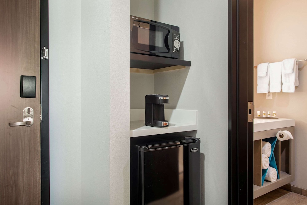 Executive Studio Suite, 2 Queen Beds, Non Smoking, City View photo 2