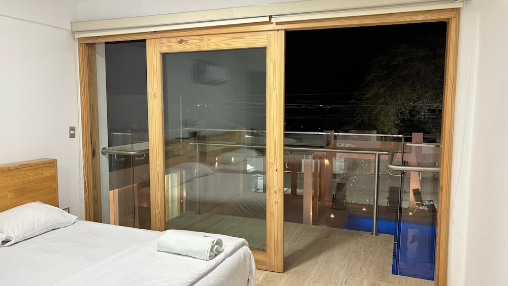 Superior Double Room, 2 Queen Beds, Pool View
