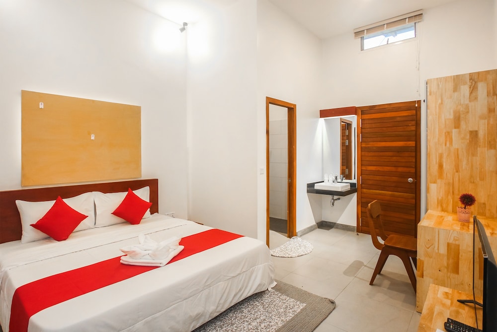Studio Apartment - Photo 1