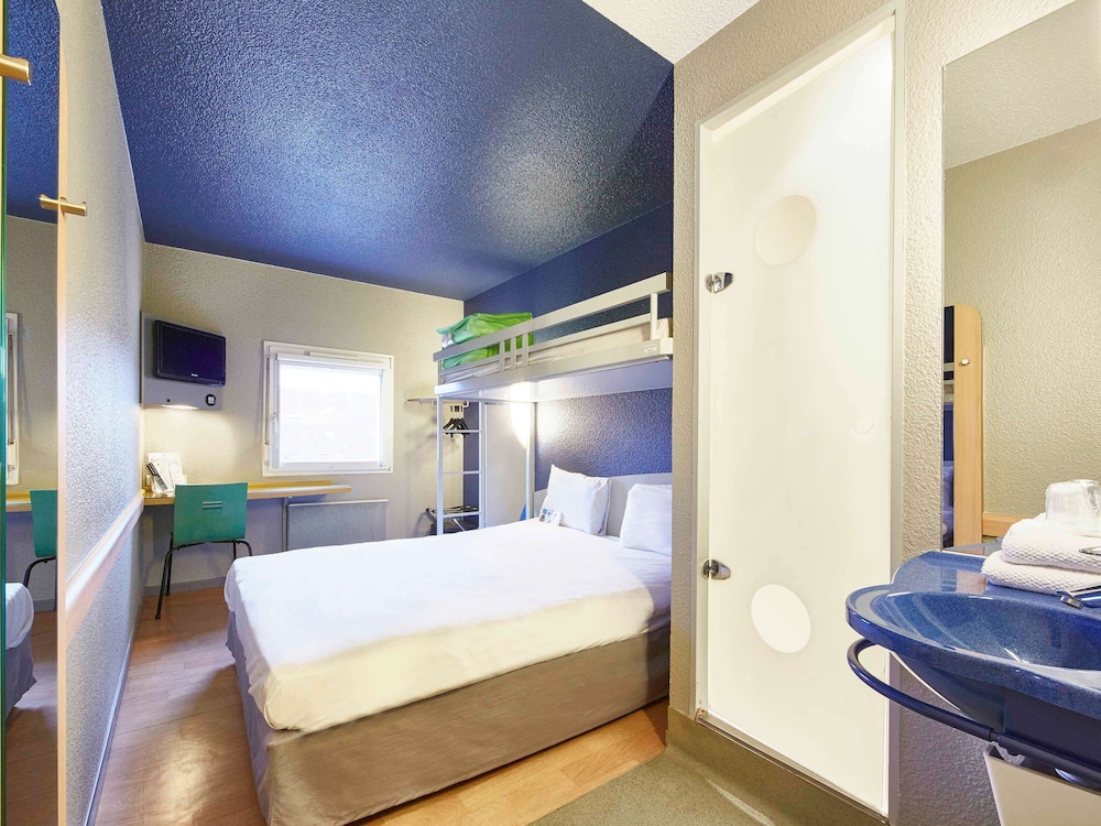 Triple Room, Multiple Beds photo 3