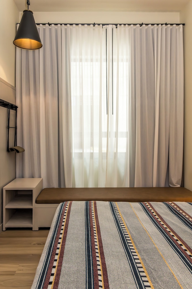 Room (Hearing Accessible) photo 2