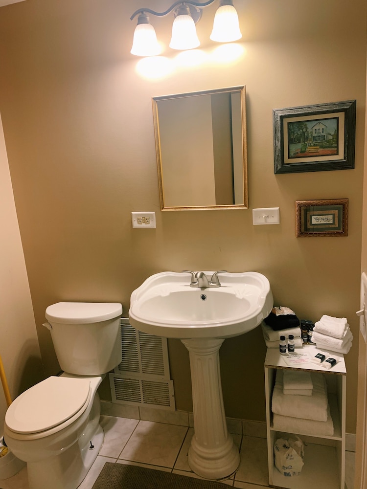 Apartment, Private Bathroom (Heart of Nashville) photo 2