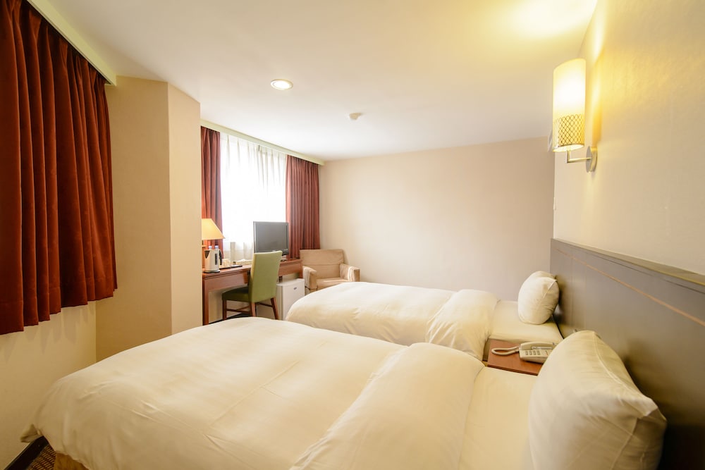 Standard Twin Room - Photo 4