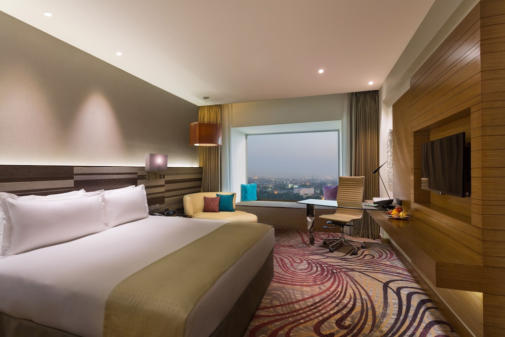 Standard Room, 1 King Bed, Smoking photo 3