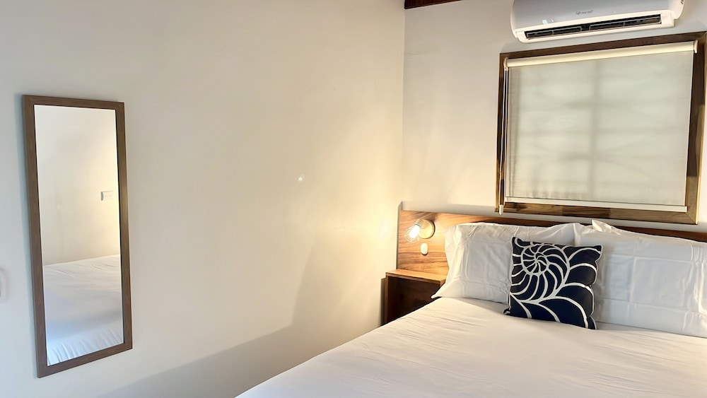 Comfort Apartment, 1 Queen Bed photo 2
