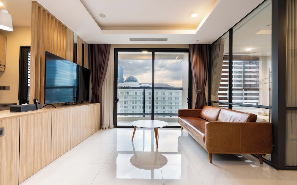 Deluxe Apartment, 3 Bedrooms, Balcony, City View