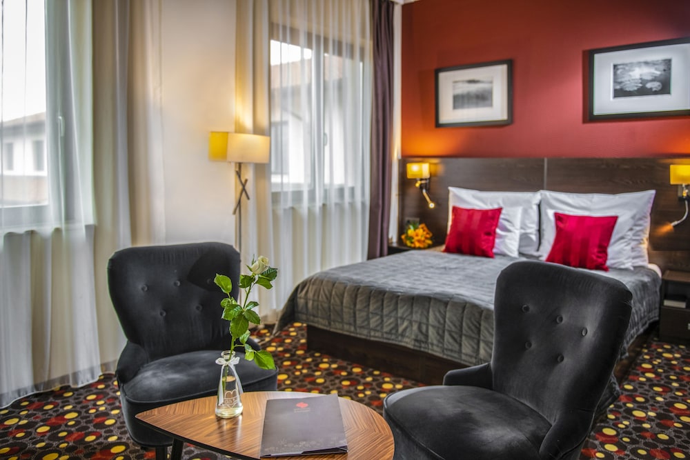 Superior Studio Suite, 1 Queen Bed with Sofa bed photo 2