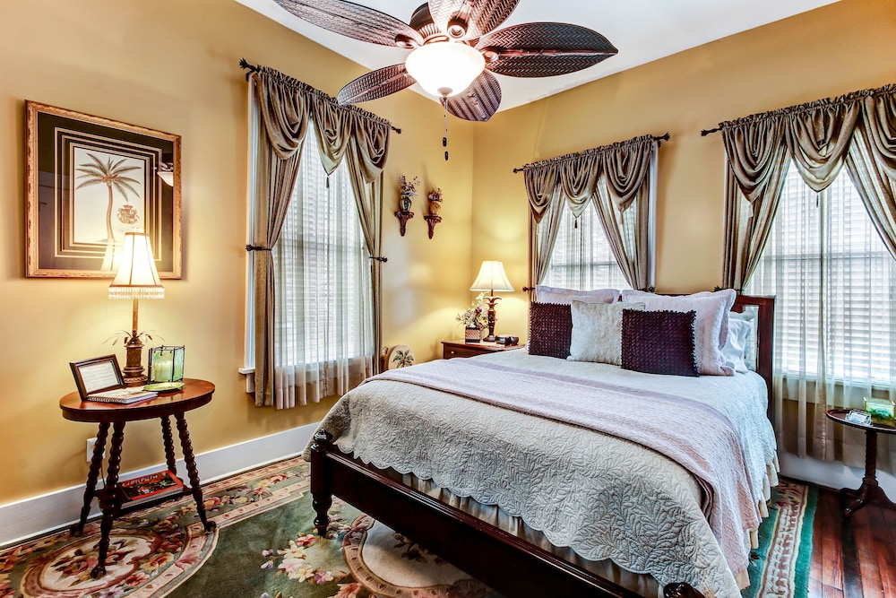 Suite, Private Bathroom (Palmetto Suite)