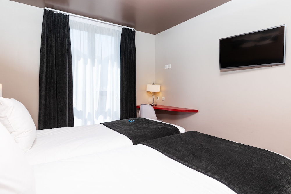 Superior Twin Room, Resort View - Photo 16