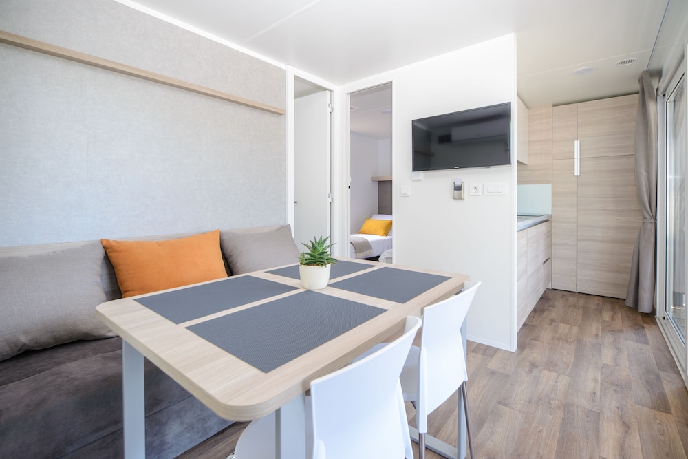 Deluxe Mobile Home, 2 Bedrooms