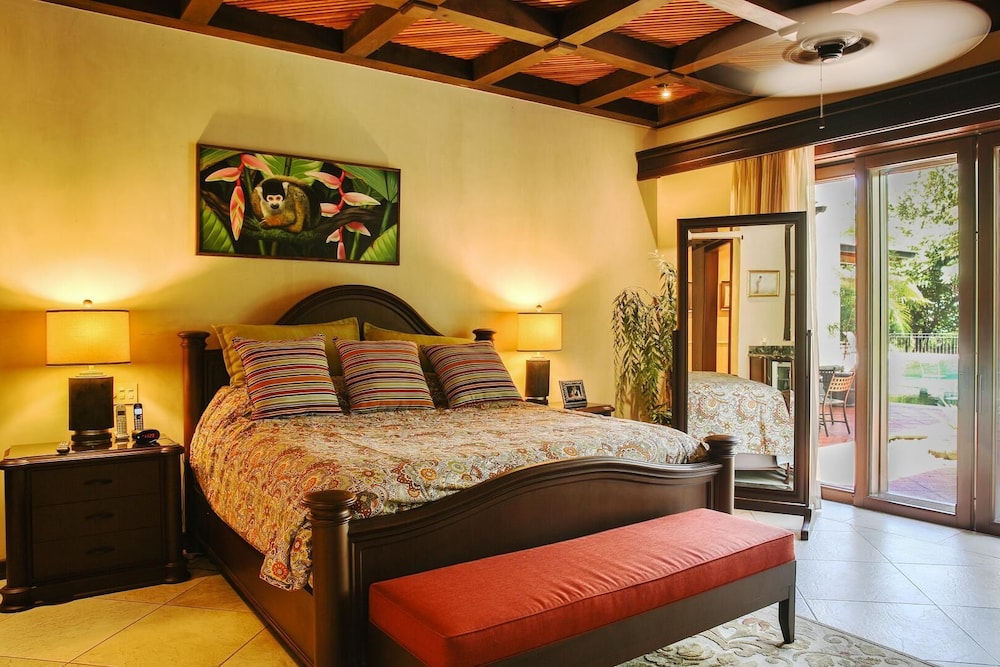 House, Multiple Beds (Casa Serena)
