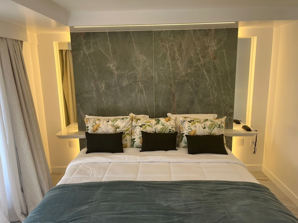 Grand Suite, Jetted Tub, Sea View - Photo 1